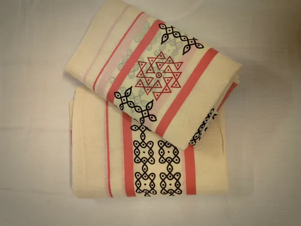 Kerala_Cotton_Single_Set_Mundu_(Mundum_Neriyathum)_Rangoli_Prints