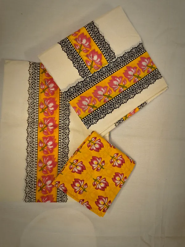 Kerala_Cotton_Single_Set_Mundu_(Mundum_Neriyathum)_with_Floral_Border_Print_Blouse