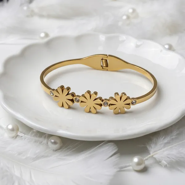 Gold_Tone_Floral_Design_Bracelet_For_Women