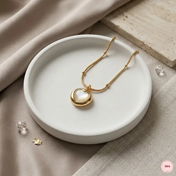 Gold_Crescent_Moon_Pearl_Pendant_Necklace_For_Women