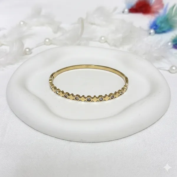 Gold-Toned_Crystal-Embellished_Stackable_Bangle_For_Women