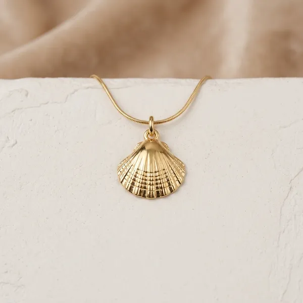 Gold_Seashell_Pendant_Necklace_For_Women