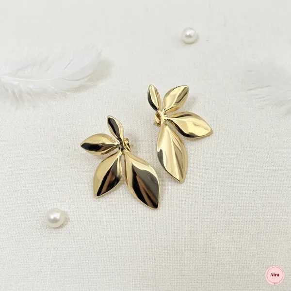 Gold_Tone_Five_Petal_Floral_Stud_Earrings_For_Women