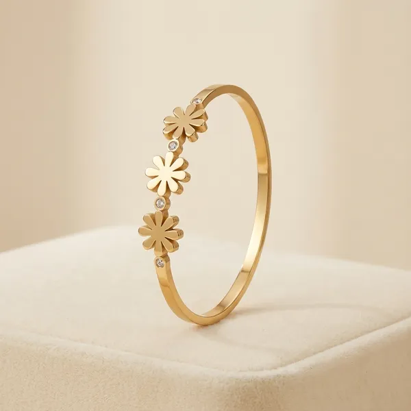 Gold_Floral_Daisy_Charm_Bracelet_For_Women