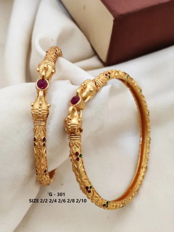 Ruby_Stone_Lion_Head_Design_Bangles_For_Women