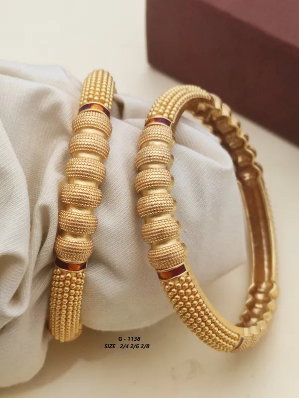 Textured_Beaded_Bangles_With_Maroon_Accents