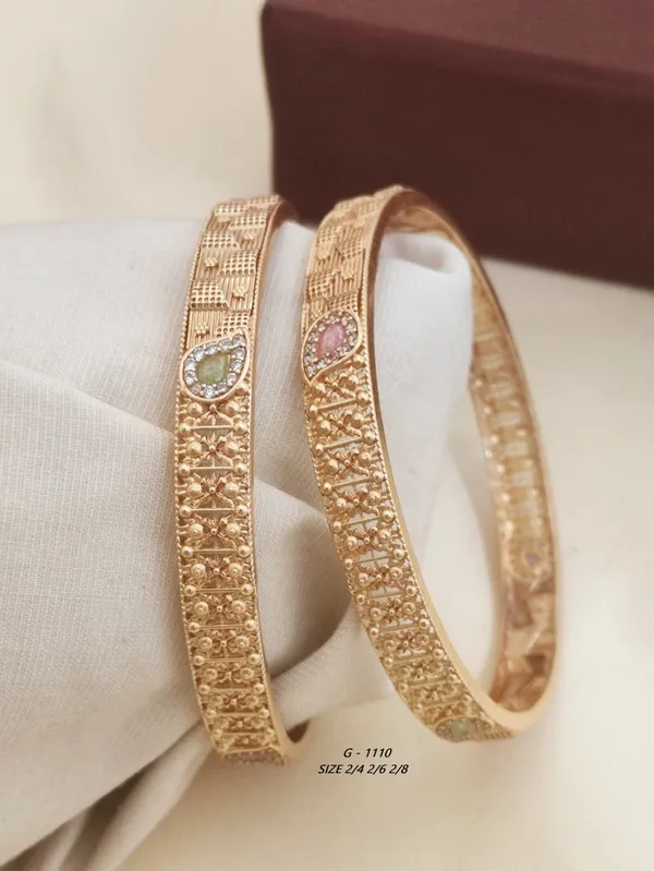 Textured_Bangles_With_Stone_Embellishment