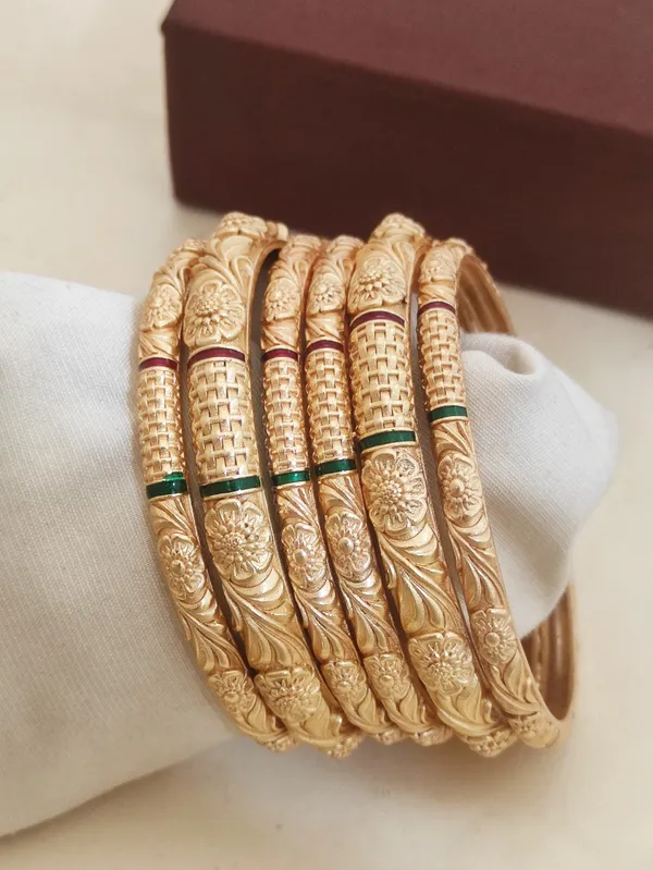 Engraved_Floral_Design_Bangles_Set_For_Women