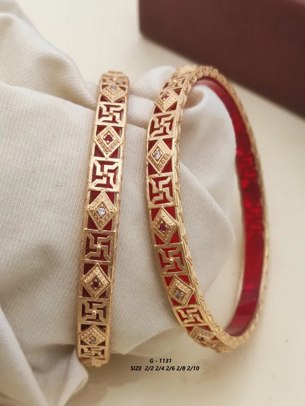 Red_Enamel_Swastik_Diamond_Pattern_Bangles_For_Women