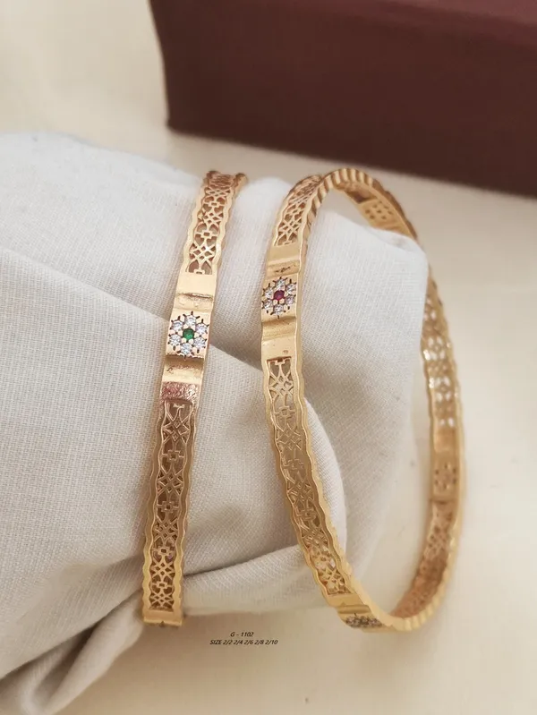 Textured_Bangles_With_Stone_Embellishments_For_Women
