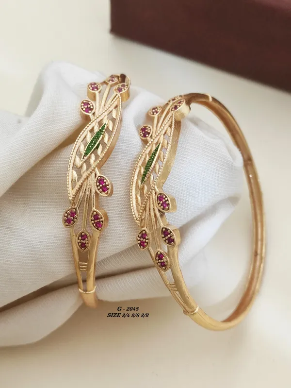 Pink_Stone_Embellished_Peacock_Design_Bangles