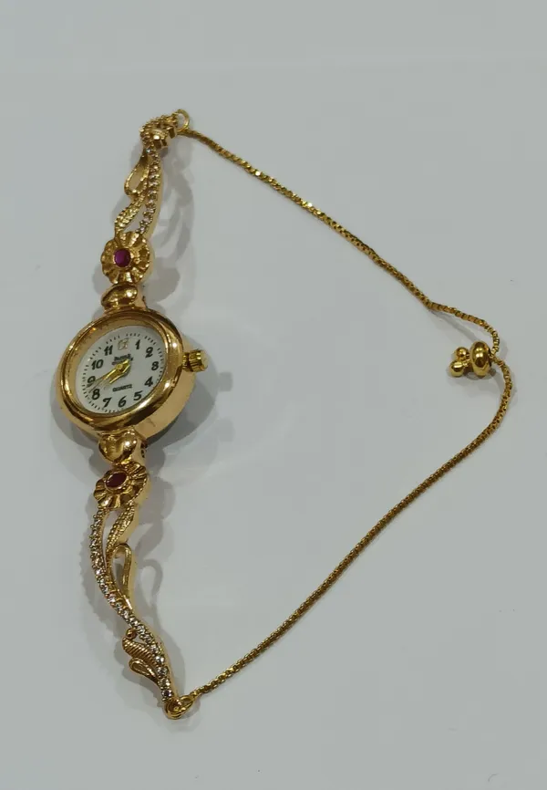 Analog_Chain_Bracelet_Watch_For_Women