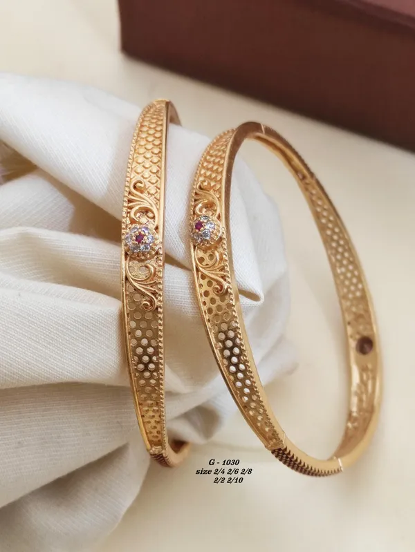 Textured_Bangles_With_Stone_Accents_For_Women