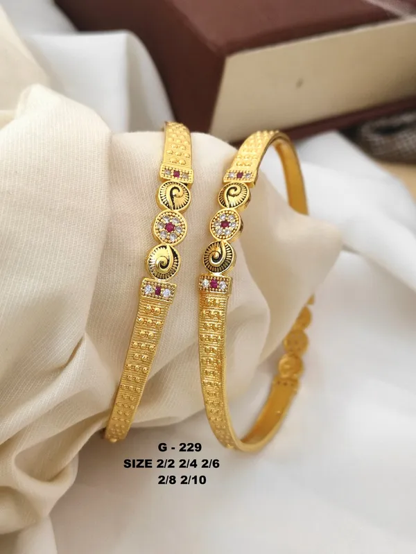 Textured_Bangles_With_Peacock_Design_And_Stone_Accents