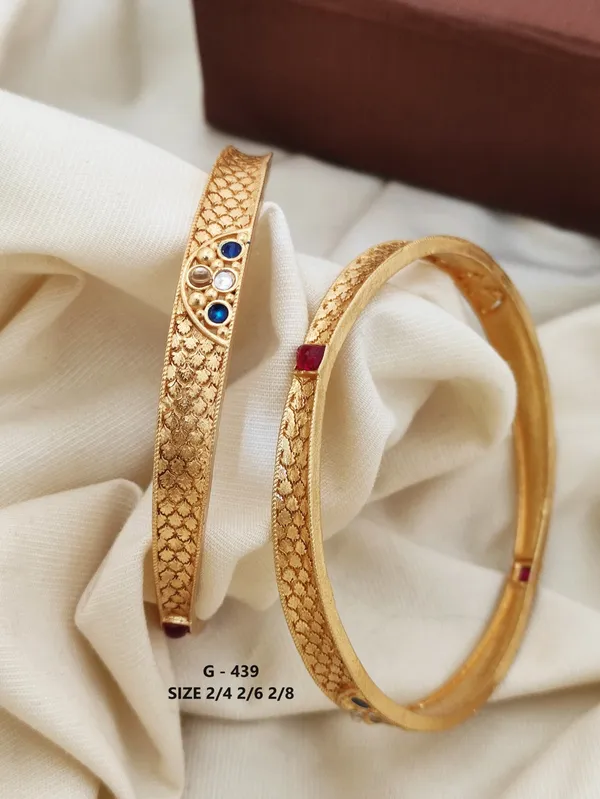Gold_Textured_Bangle_Set_With_Multicolor_Stone_Accents