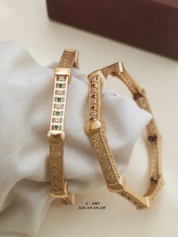 Engraved_Bangle_Set_With_Gemstones_For_Women