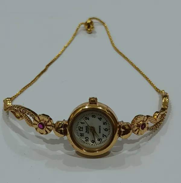 Analog_Chain_Bracelet_Watch_For_Women