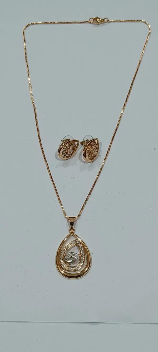 Crystal_Teardrop_Pendant_Necklace_And_Earrings_Set