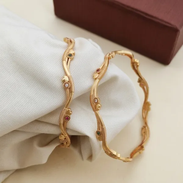 Textured_Bangles_With_Stone_Embellishments_For_Women