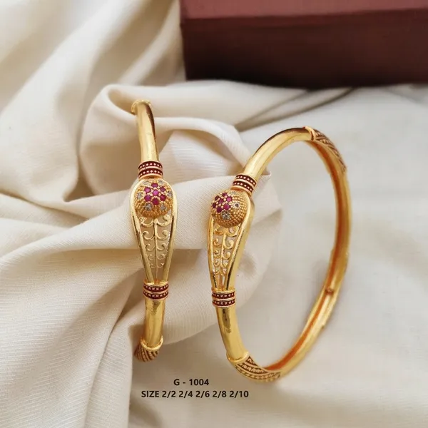 Ruby_Stone_Embellished_Traditional_Bangles