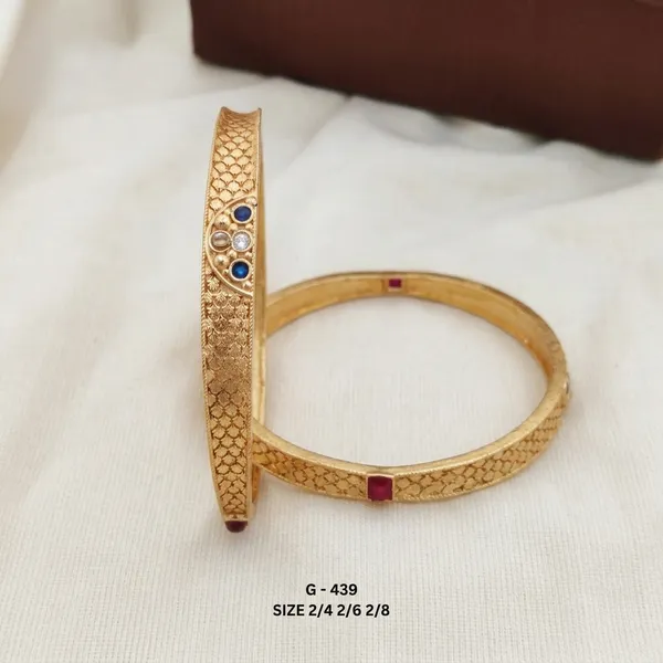 Gold_Textured_Bangle_Set_With_Multicolor_Stone_Accents