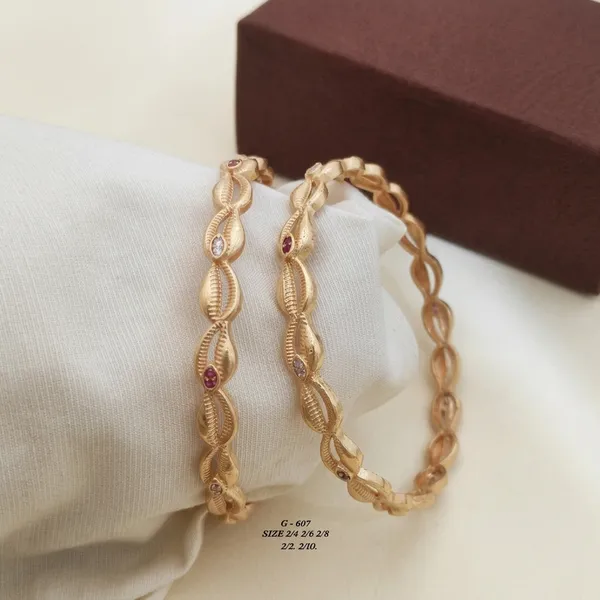 Twisted_Rope_Design_Bangles_With_Pink_Stone_Accents
