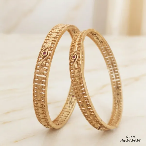 Textured_Bangle_Set_With_Stone_Embellishment