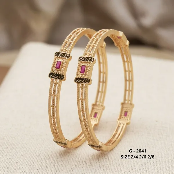 Traditional_Bangles_With_Pink_Stone_Work