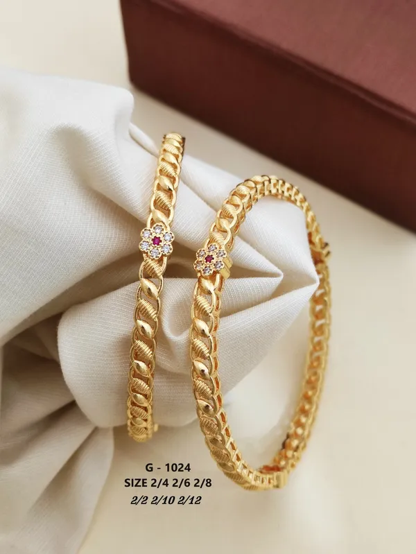 Chain_Design_Bangles_With_Stone_Accent_For_Women
