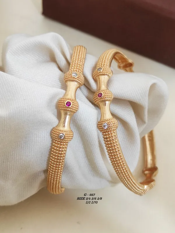 Textured_Bangle_Set_With_Stone_Accents_For_Women