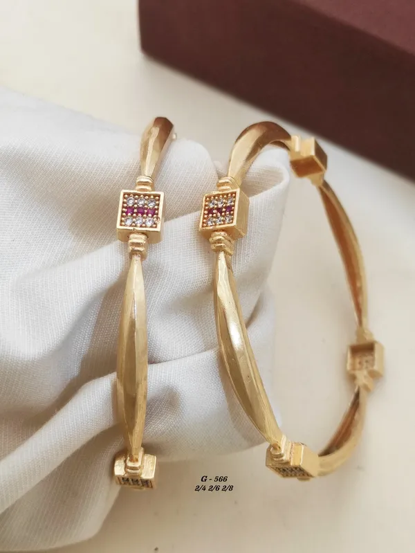 Twisted_Bangle_With_Studded_Square_Charm