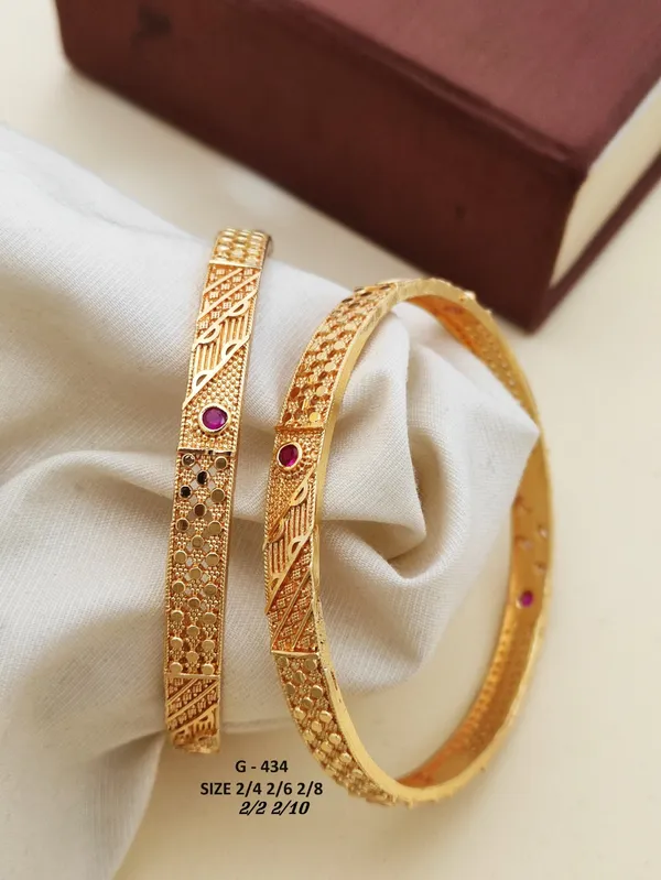 Textured_Bangles_With_Red_Stone_Accents