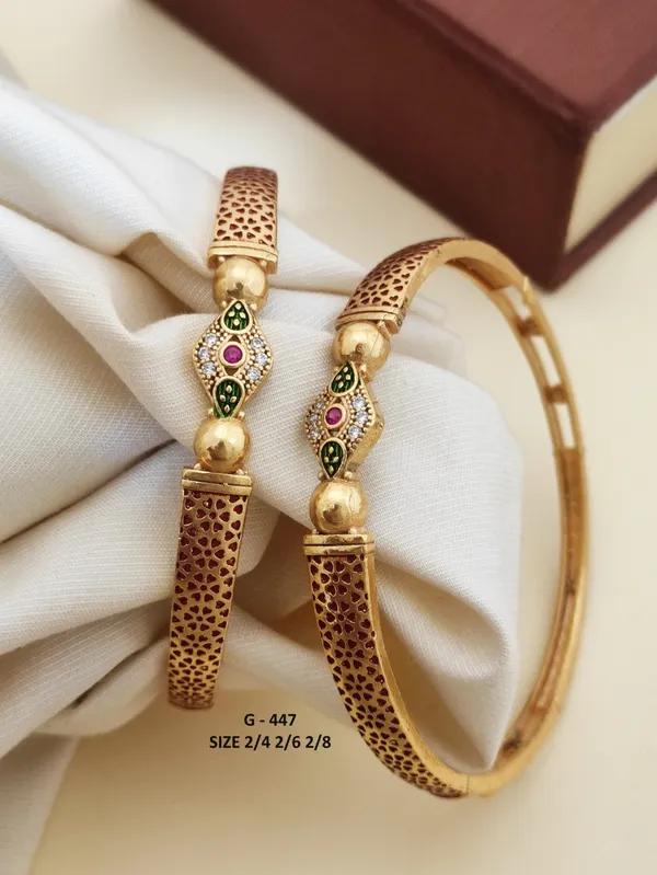 Textured_Bangles_With_Kundan_Embellishments_For_Women