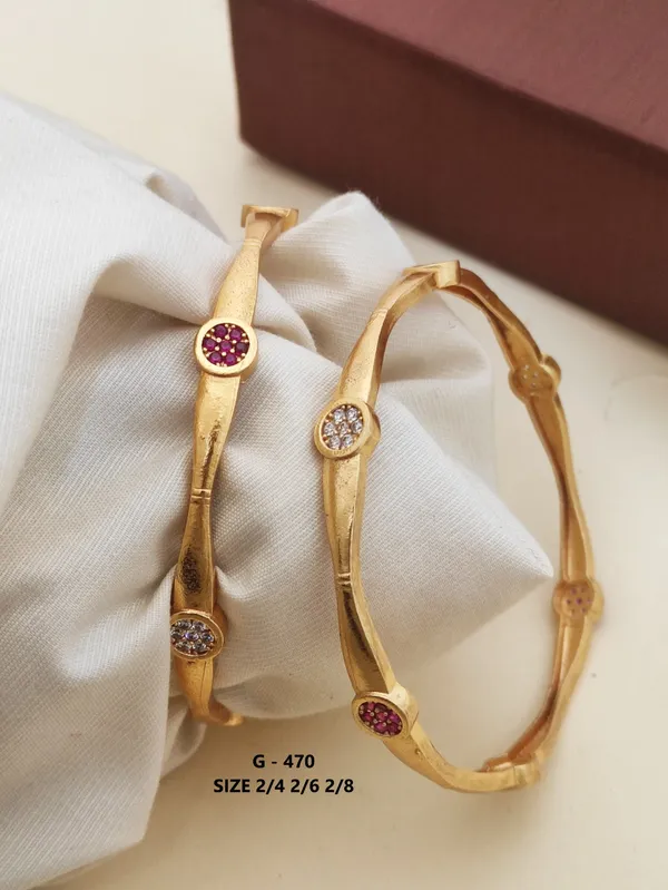 Circular_Stone_Studded_Bangles_For_Women