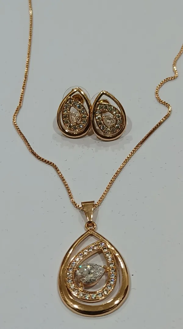 Crystal_Teardrop_Pendant_Necklace_And_Earrings_Set