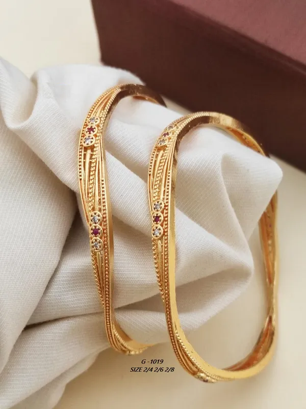 Textured_Stone_Studded_Bangles_For_Women