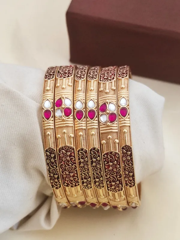 Antique_Design_Pink_And_White_Stone_Bangle_Set