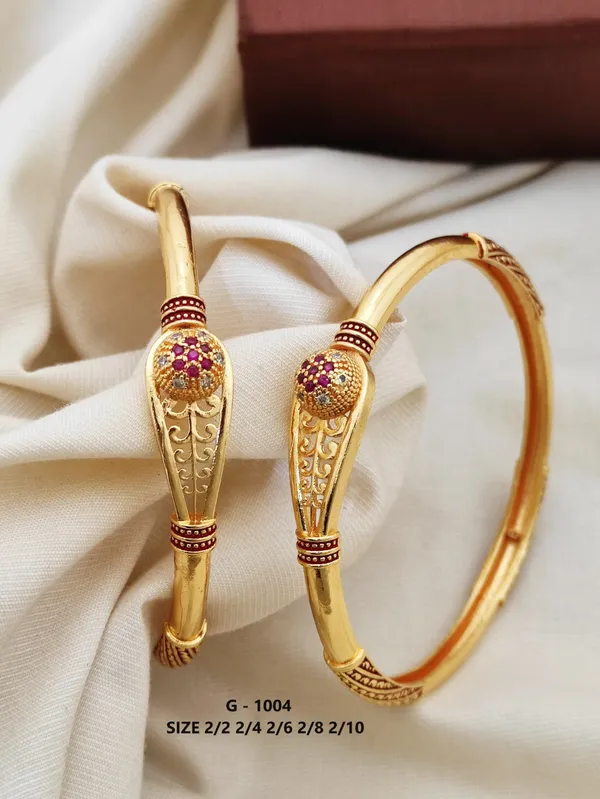 Ruby_Stone_Embellished_Traditional_Bangles