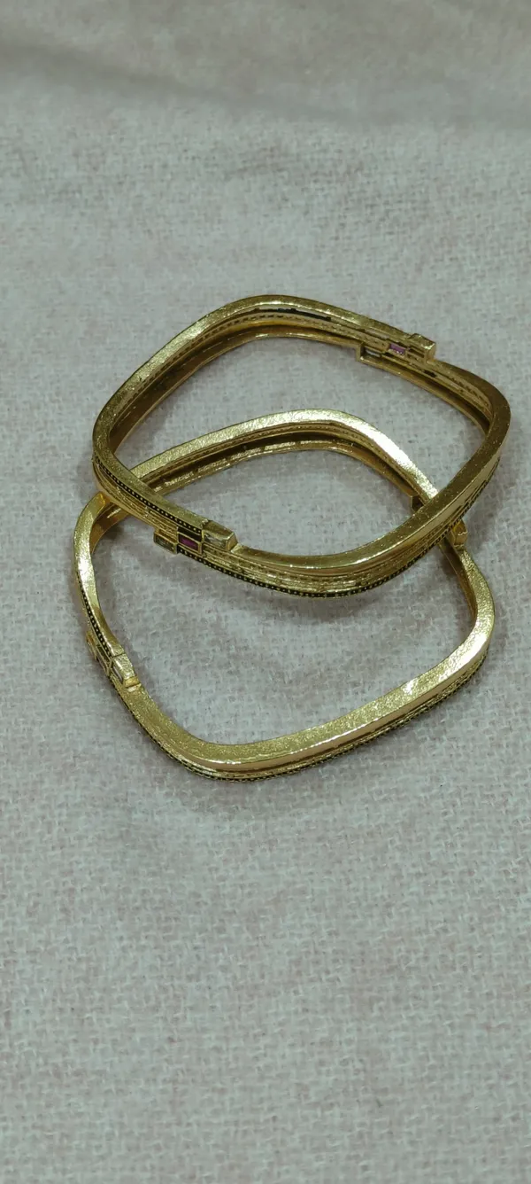 Gold_Brass_Premium_Design_Bangles_Set_For_Women