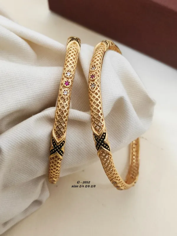 Mesh_Pattern_Snake_Design_Bangles_For_Women
