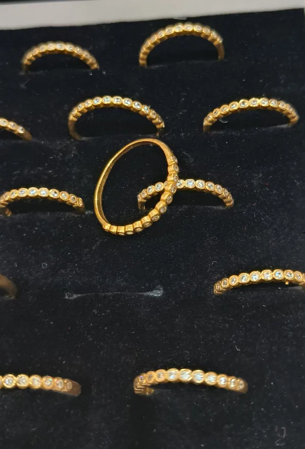 Gold_Bezel_Set_Diamond_Stackable_Ring_For_Women