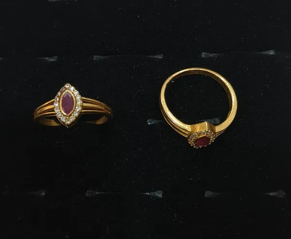 Ruby_Stone_Ring_With_Pearl_Detailing_For_Women