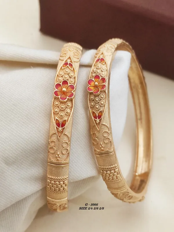 Gold_Textured_Floral_Enamel_Bangles_For_Women