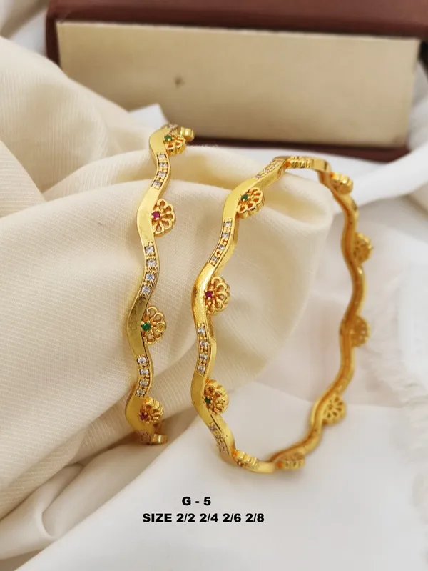 Floral_Design_Bangles_With_Stone_Embellishments