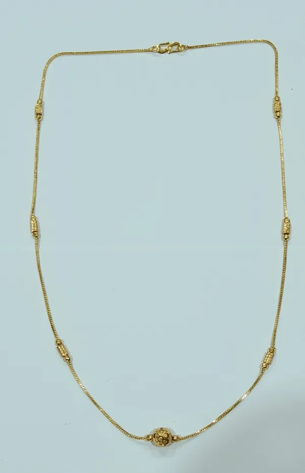 Gold_Toned_Chain_Necklace_With_Decorative_Beads_For_Women