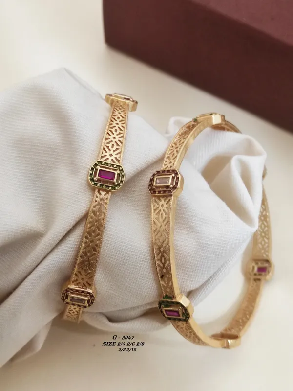 Geometric_Stone_Embellished_Bangle_Set
