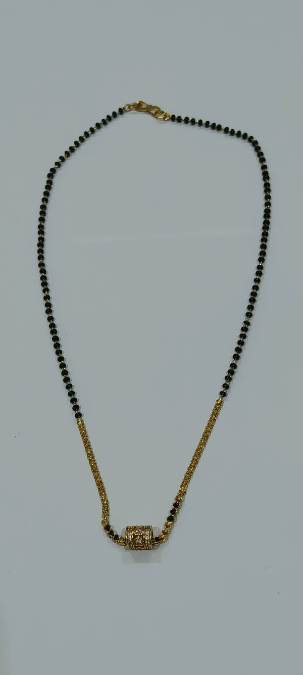 Black_Gold_Mangalsutra_Chain_With_Cylindrical_Pendant_For_Women