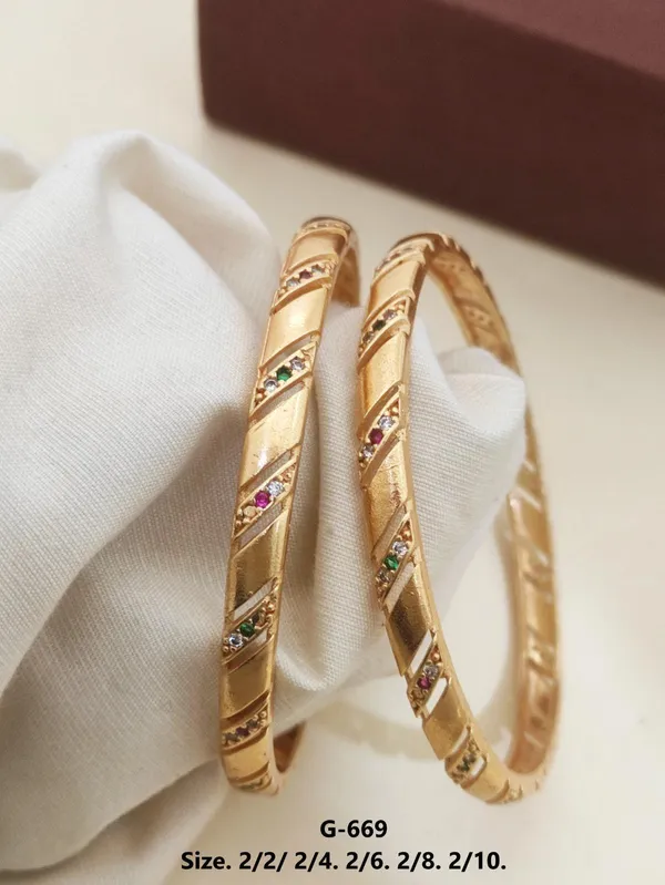 Spiral_Design_Bangles_With_Multicolor_Stone_Embellishments