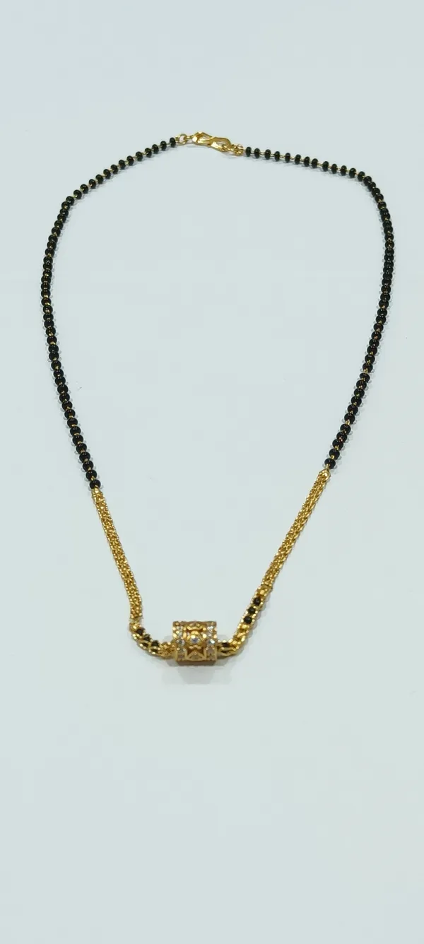 Black_Gold_Mangalsutra_Chain_With_Cylindrical_Pendant_For_Women