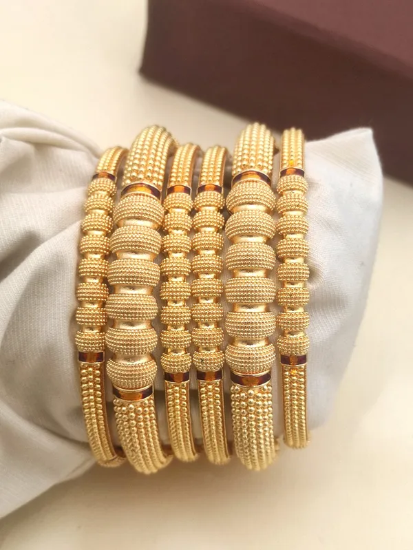 Gold-Toned_Textured_Bangle_Set_For_Women